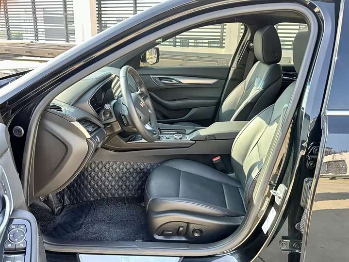 Photo 4 - Cadillac CT5