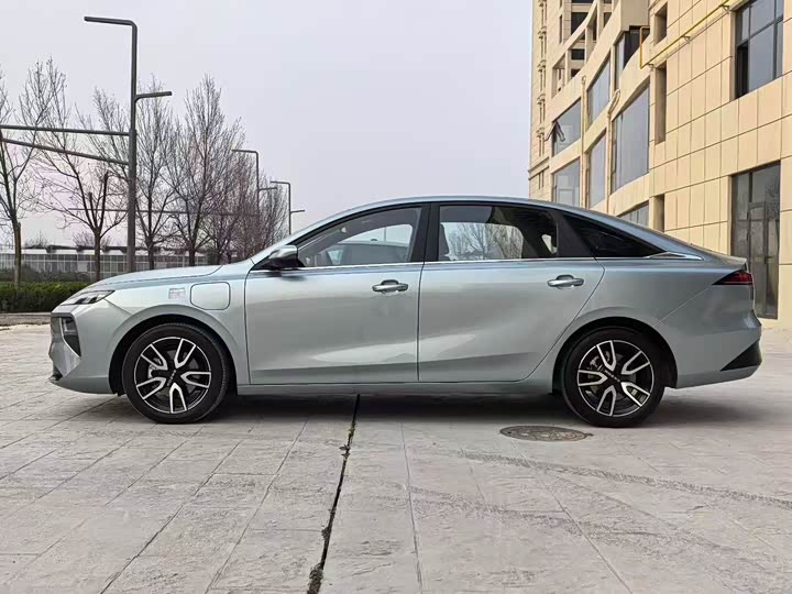 Фото 9 - Roewe D6