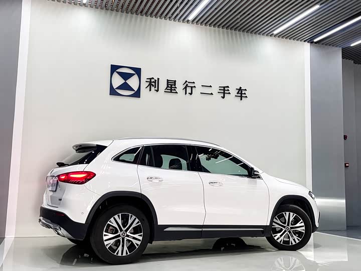 Фото 3 - Mercedes-Benz GLA-Class