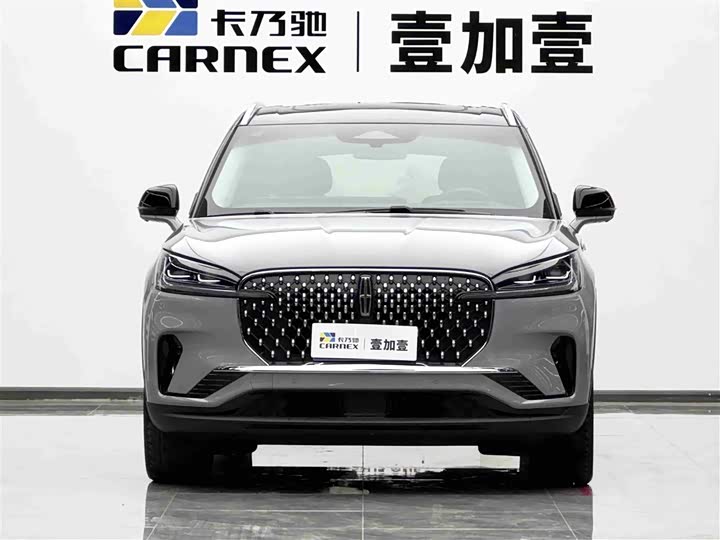 Фото 2 - Lincoln Aviator