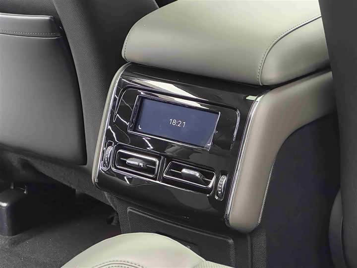 Фото 9 - Lincoln Aviator