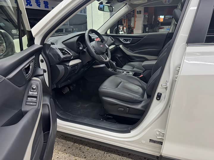 Фото 4 - Subaru Forester