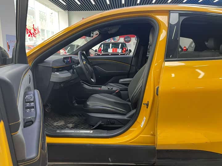 Photo 4 - Ford Mustang Mach-E