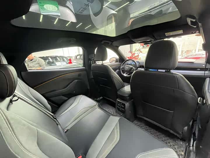 Photo 5 - Ford Mustang Mach-E