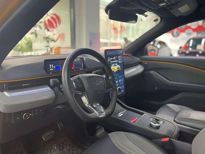 Photo 7 - Ford Mustang Mach-E