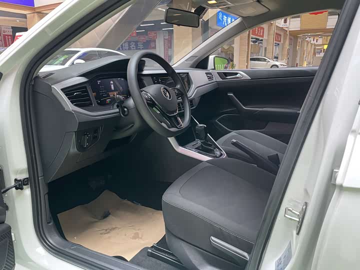 Фото 9 - Volkswagen Polo