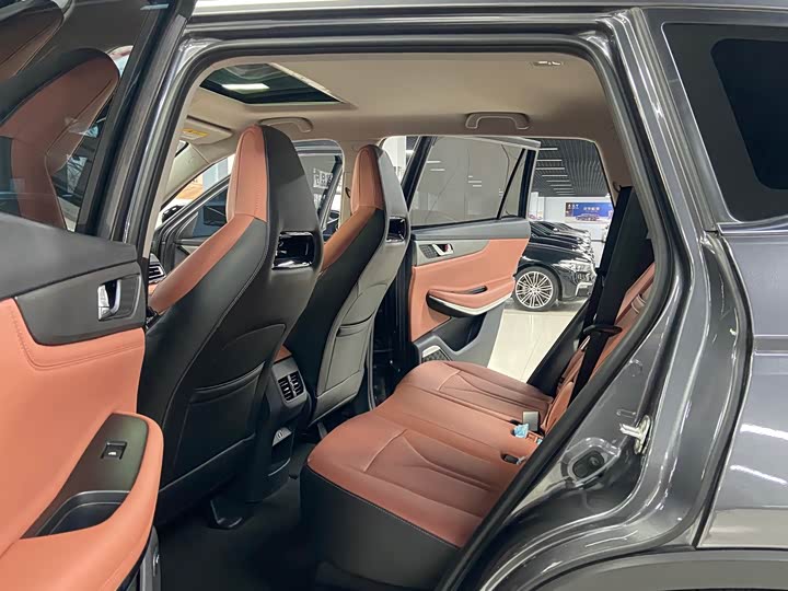 Фото 9 - Changan CS75