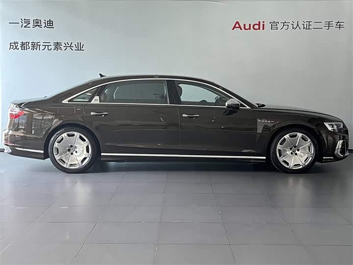 Фото 3 - Audi A8