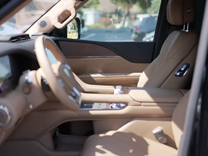 Фото 3 - BYD Yangwang U8