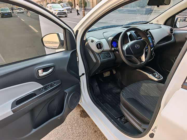 Фото 6 - Changan BenBen E-Star