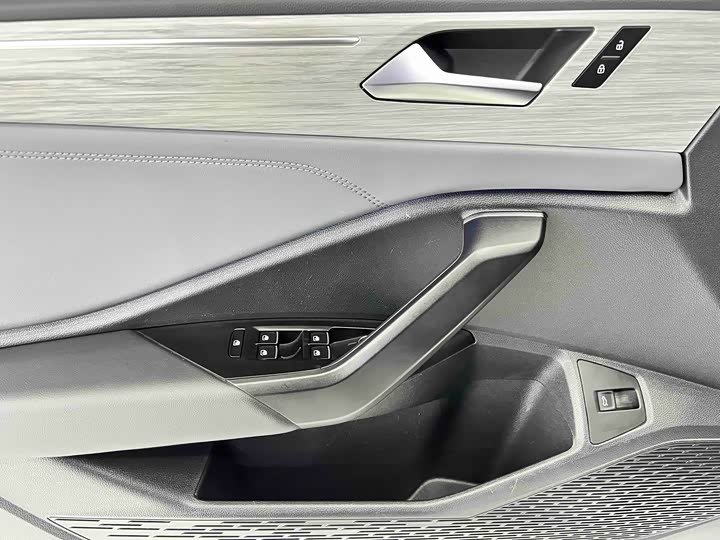 Фото 8 - Volkswagen Sagitar L