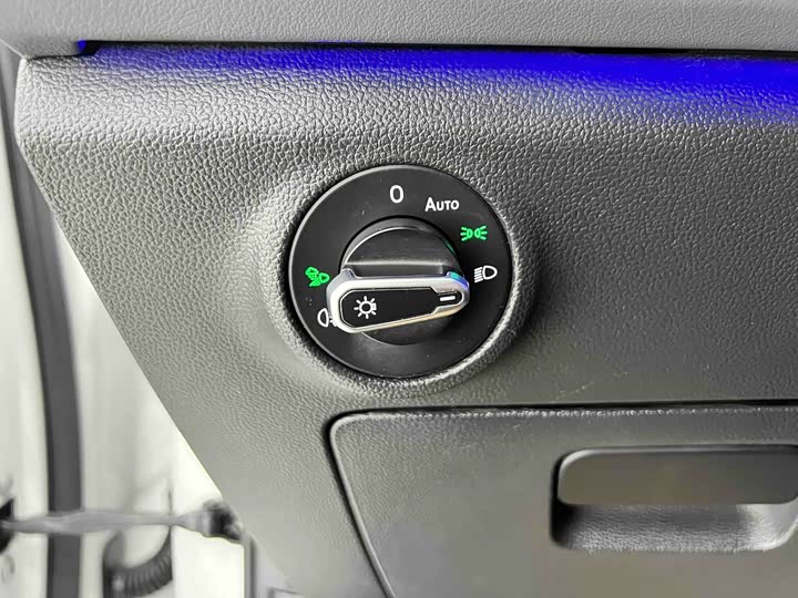 Фото 9 - Volkswagen Sagitar L