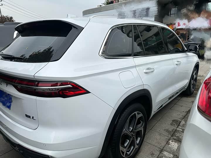 Фото 6 - Geely Monjaro