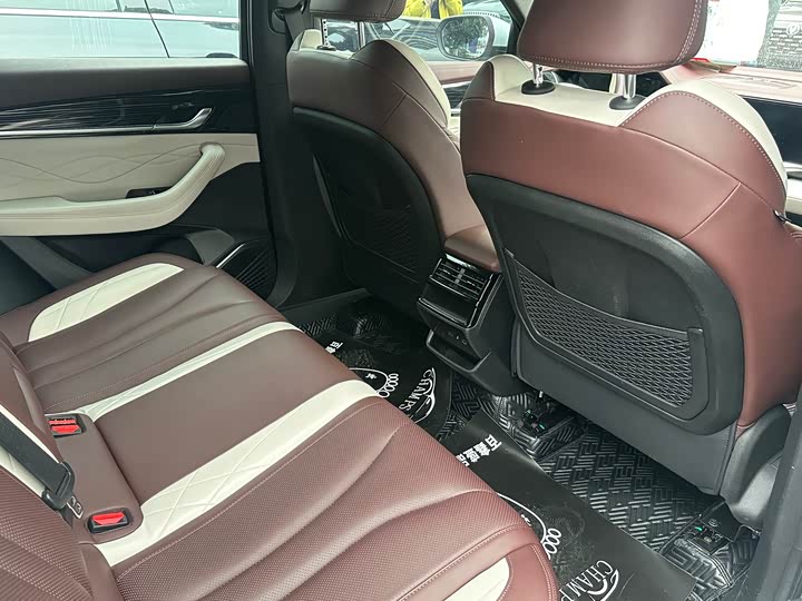 Фото 8 - Geely Monjaro