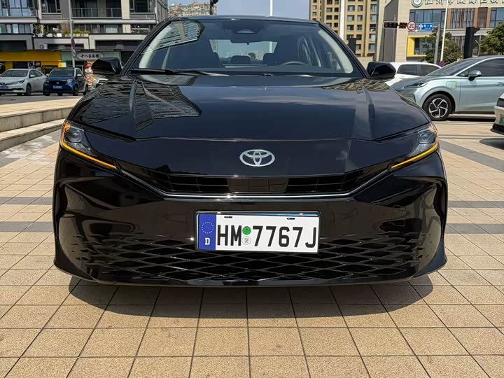 Фото 2 - Toyota Camry