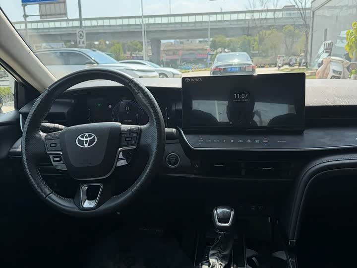Фото 6 - Toyota Camry