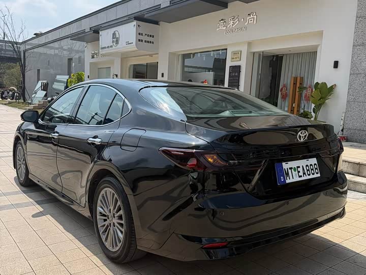 Фото 7 - Toyota Camry