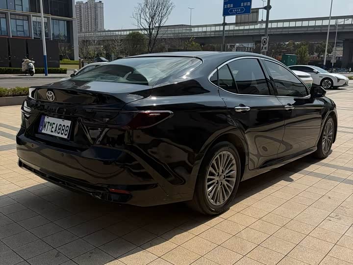 Фото 8 - Toyota Camry