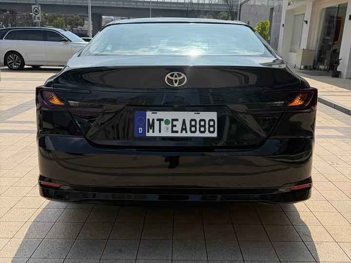 Фото 9 - Toyota Camry