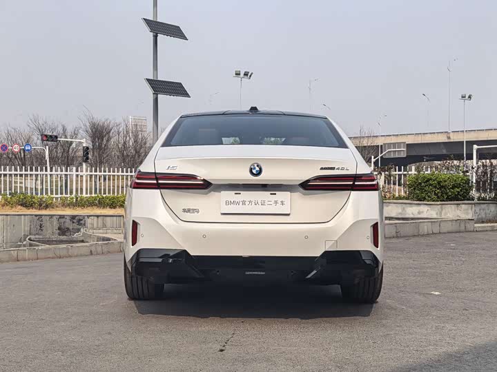 Фото 6 - BMW i5