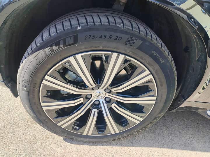 Фото 2 - Volvo XC90