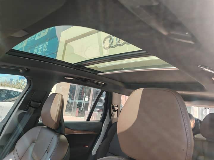 Фото 5 - Volvo XC90