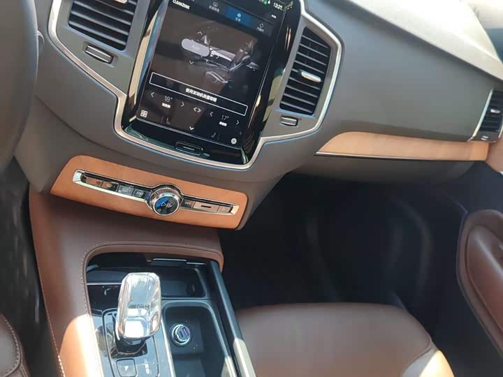 Фото 7 - Volvo XC90