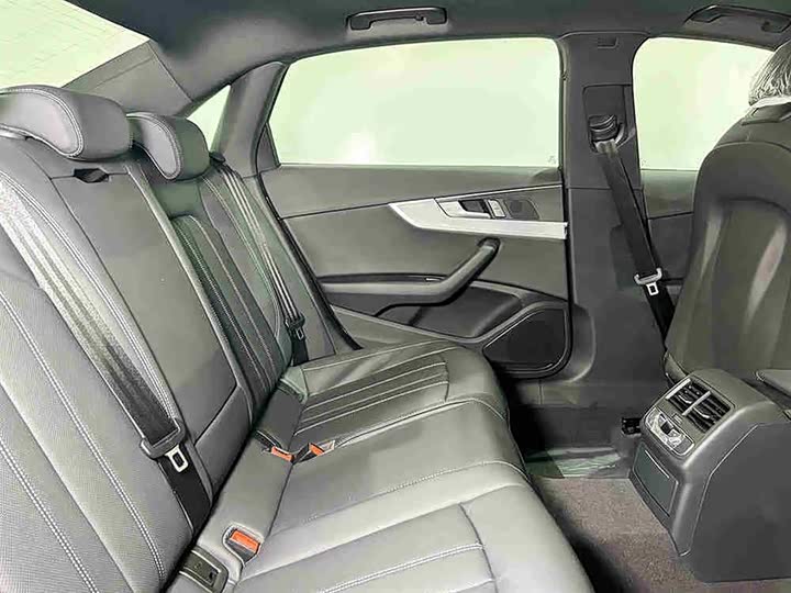 Zdjęcie 7 - Audi A4L