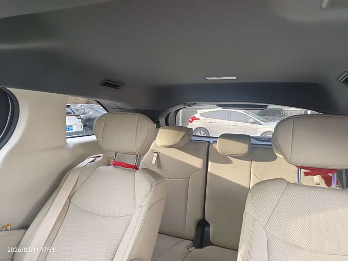 Photo 8 - Toyota Sienna