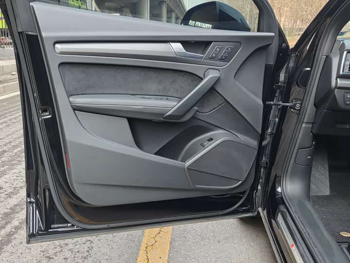 Фото 5 - Audi Q5L Sportback