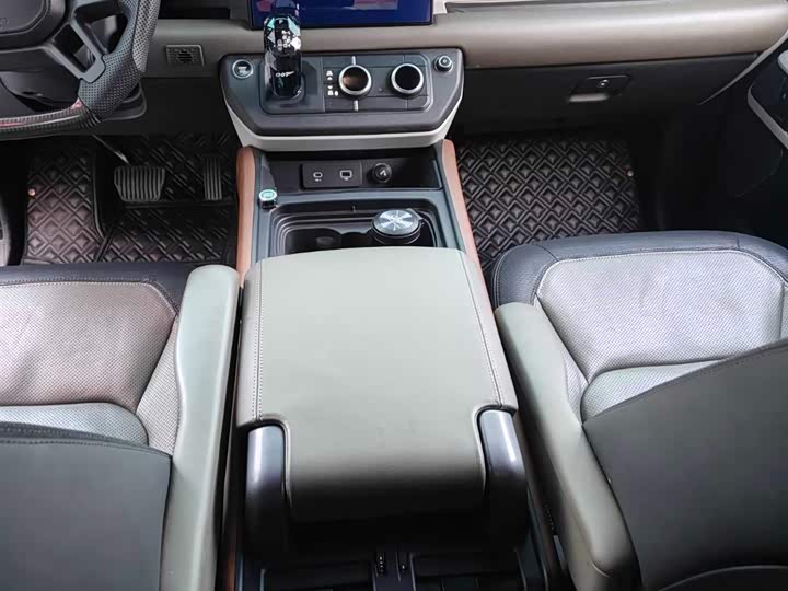 Фото 6 - Land Rover Defender