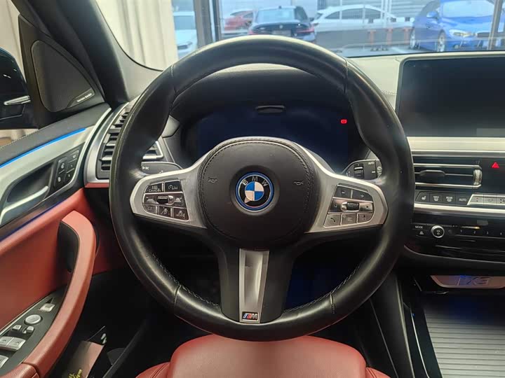 Фото 8 - BMW iX3