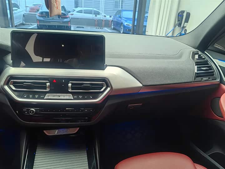 Фото 9 - BMW iX3