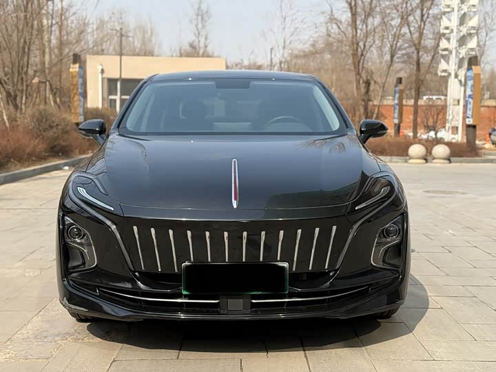 Photo 1 - Hongqi E-QM5