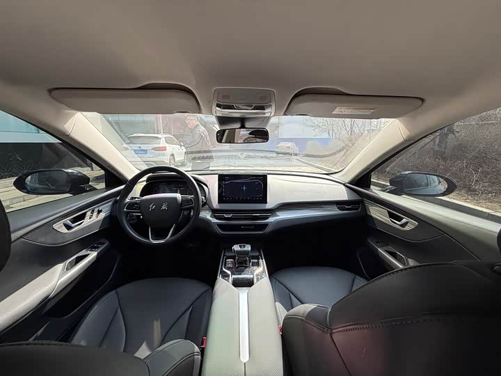 Photo 9 - Hongqi E-QM5