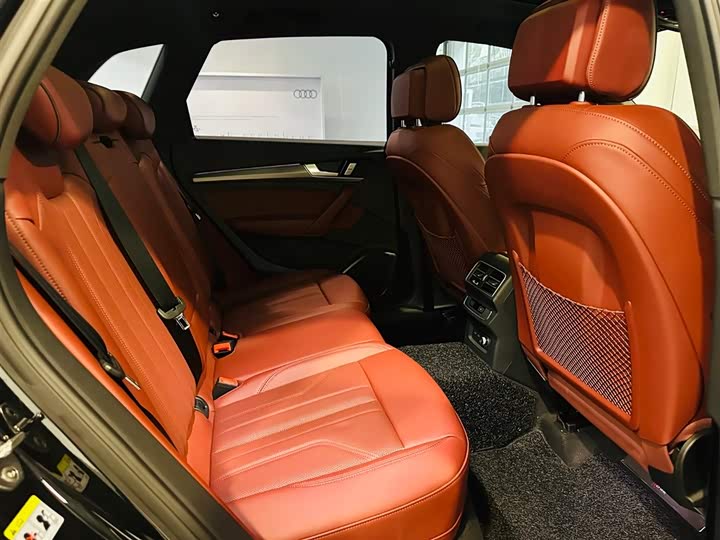 Фото 8 - Audi Q5L