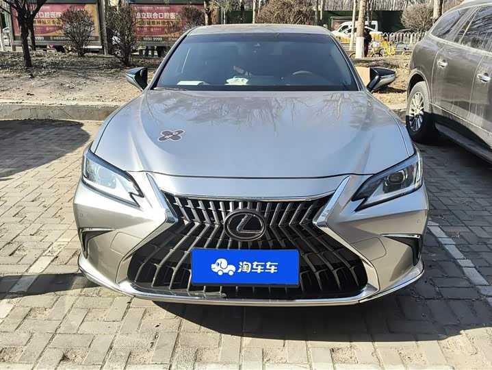 Фото 2 - Lexus ES