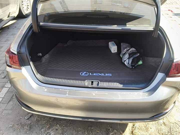 Фото 4 - Lexus ES