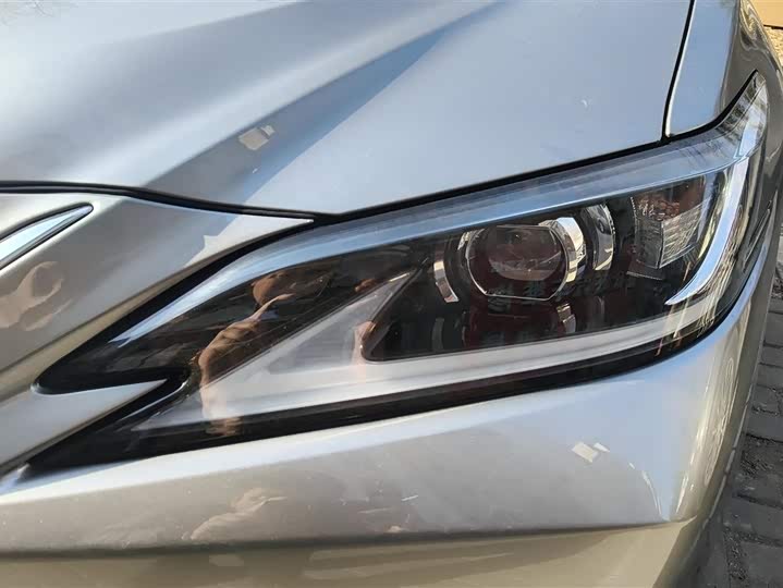 Фото 5 - Lexus ES