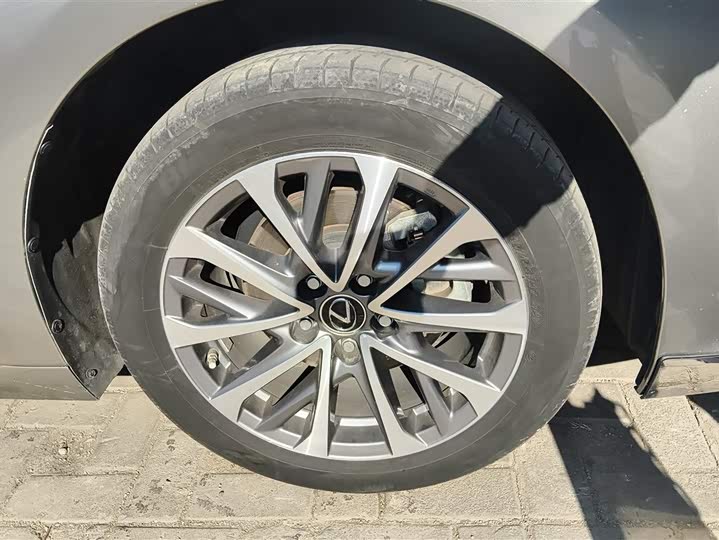 Фото 6 - Lexus ES