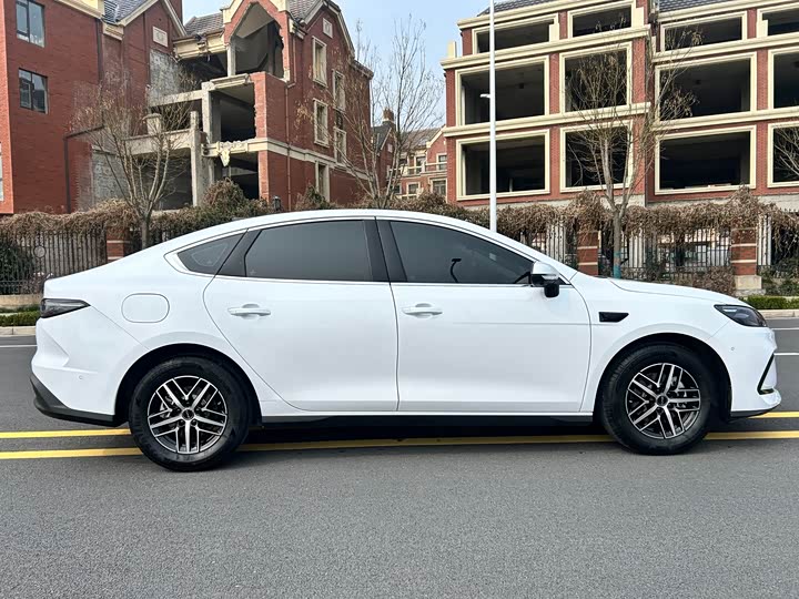 Photo 5 - BYD Seal 05 DM-i Hybrid