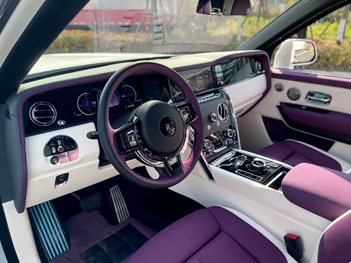 Фото 6 - Rolls-Royce Cullinan