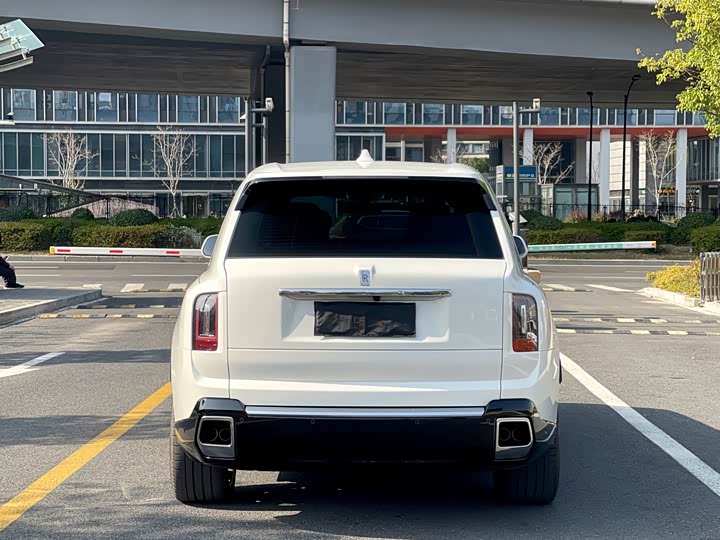 Фото 8 - Rolls-Royce Cullinan