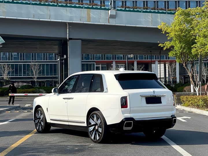 Фото 9 - Rolls-Royce Cullinan