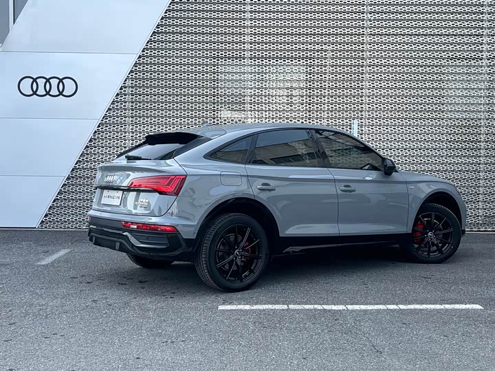 Фото 4 - Audi Q5L Sportback