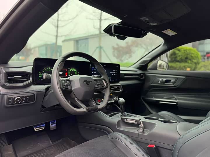 Photo 6 - Ford Mustang