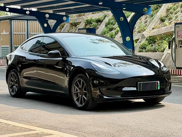 Фото 3 - Tesla Model 3