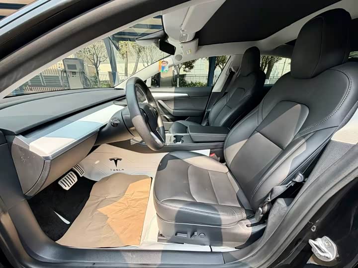 Фото 4 - Tesla Model 3