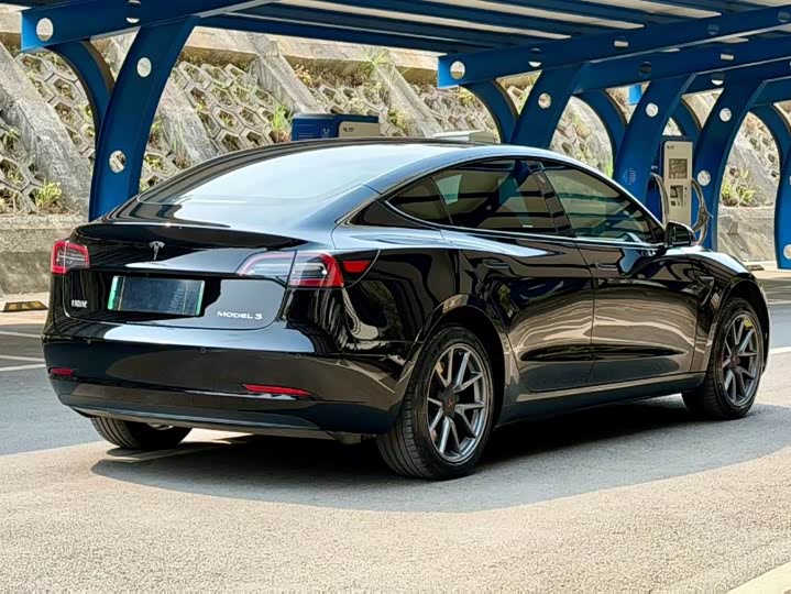 Фото 7 - Tesla Model 3