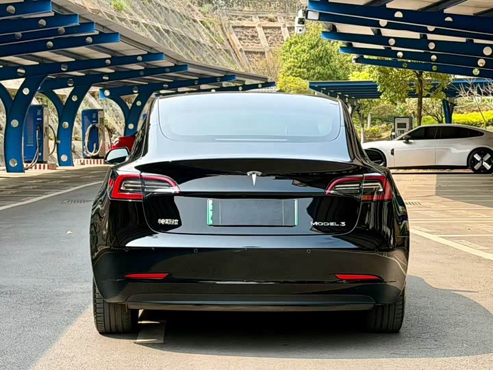 Фото 8 - Tesla Model 3